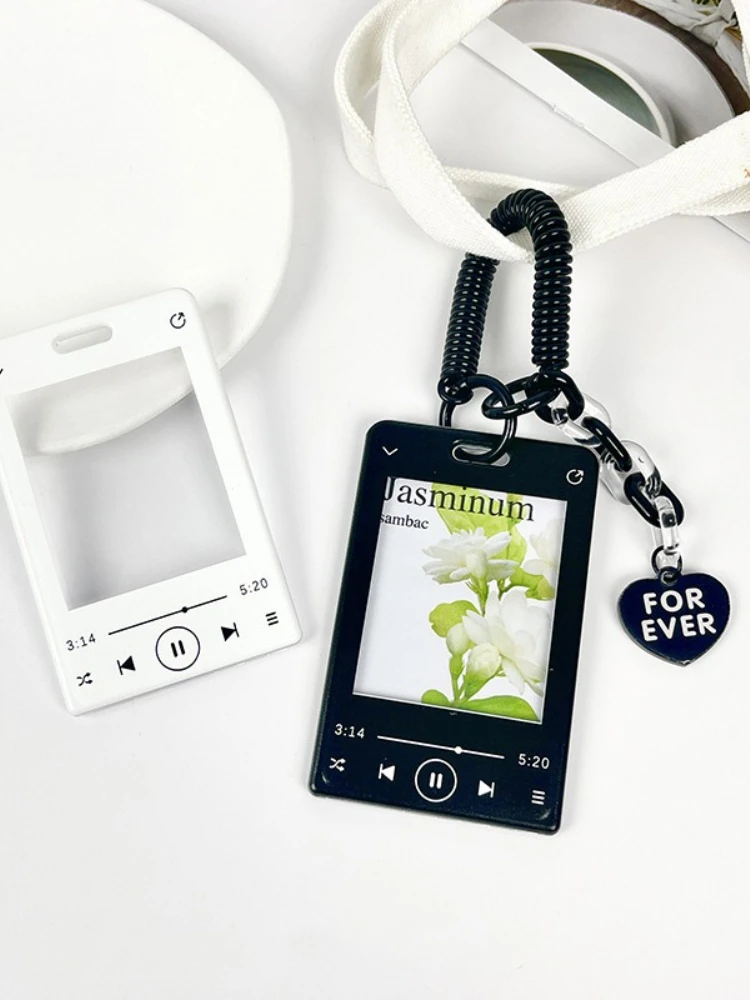 Porte-carte d'identité pour lecteur de musique, avec corde à ressort, breloque en forme de cœur, pour femmes, filles et enfants, coque de protection colorée pour Bus, métro, carte de crédit