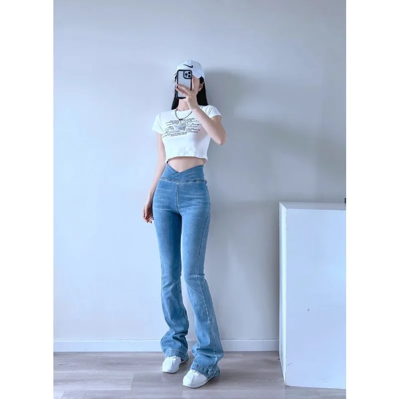 Volledig elastisch ontwerp zonder ritssluiting Heupliftende jeans met hoge taille voor dames Lente nieuwe stijl Retro Amerikaanse boot-cut broek