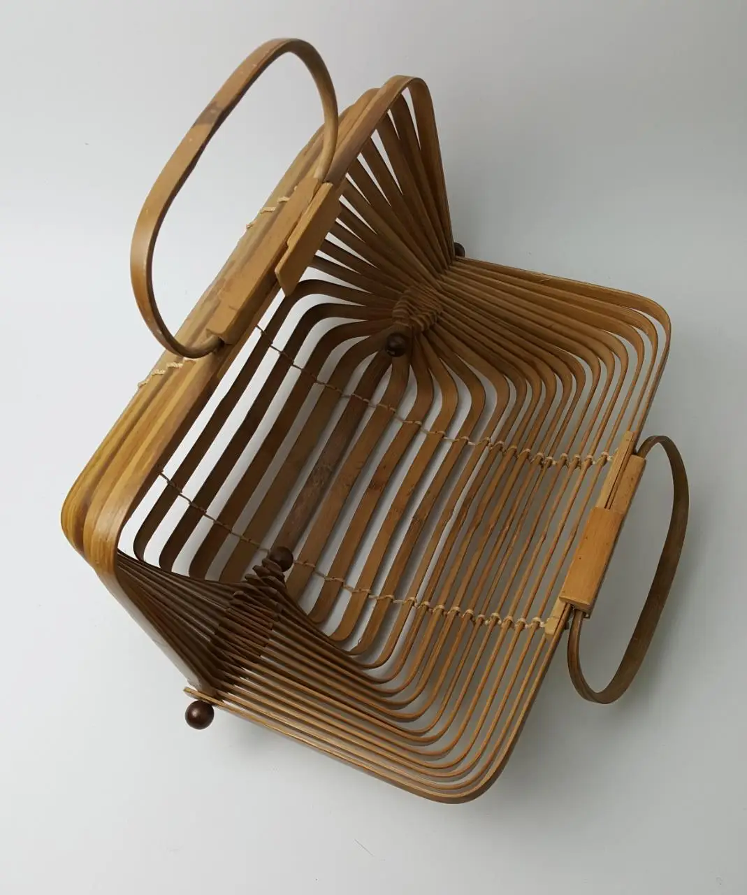 Unique Bamboo Basket Bag Hollow Beach Bag Handbag Foldable Bag / Rotatable axis Design (magnetic metal sheet lock) A4525