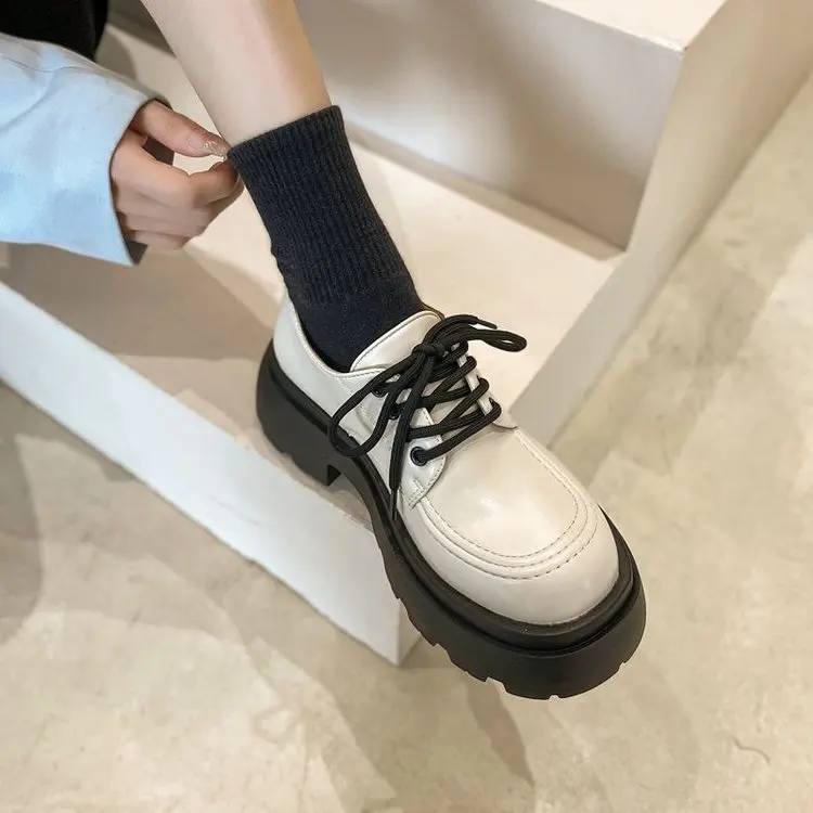Preppy Damen Chunky Platform Oxfords mit runder Spitze, aus Lackleder, mit Schnürung, mit rutschfester Sohle, lässige Loafer-Schuhe – Detail 4