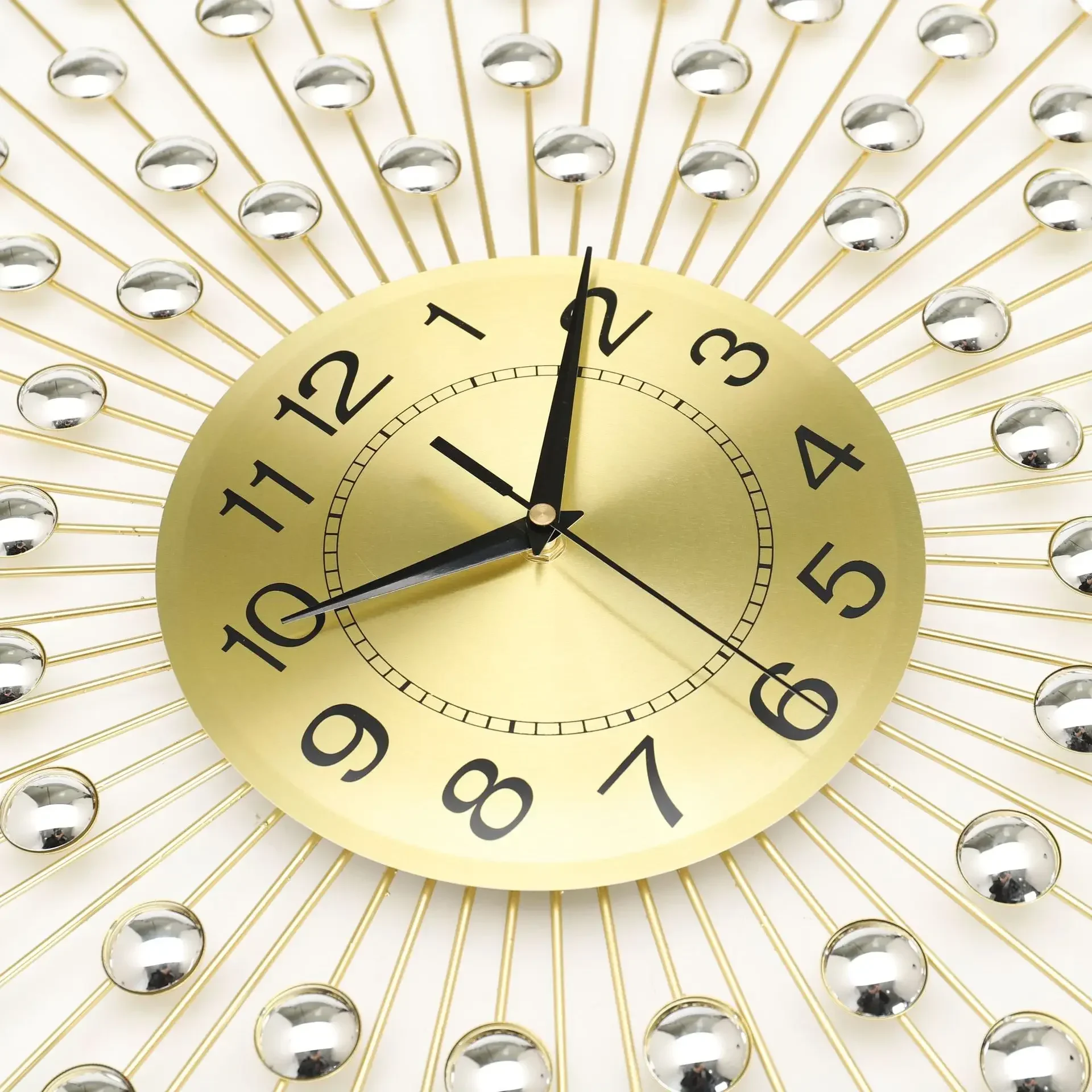 Gold Large Wall Clock Metal Silent Modern Luxury Nordic Clocks Wall Home Decor Gold Wall Watches Living Room Decoration Gift