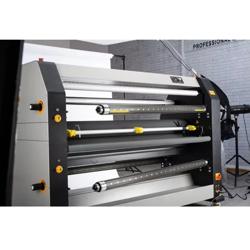 1700-F1 Pro High Speed Auto Laminator | 50m/min With Vacuum Table For Bubble-Free Sign & Vehicle Wrap Production