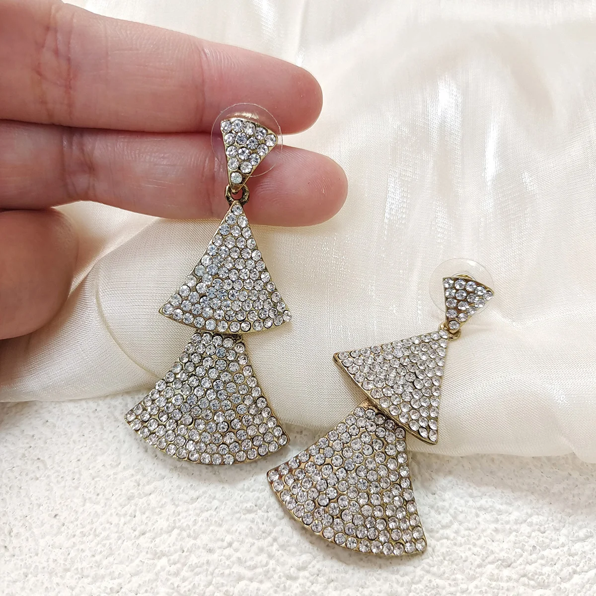 

New shiny geometric triangle women's earrings 2024 long pendant cubic zirconia earrings large party jewelry