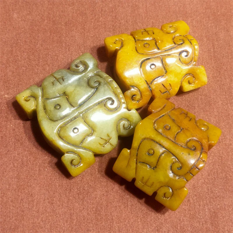 

Natural Stone Vintage Craft Xiu Jade Carving Retro Jade Beast Tiger Head Handheld Pendant