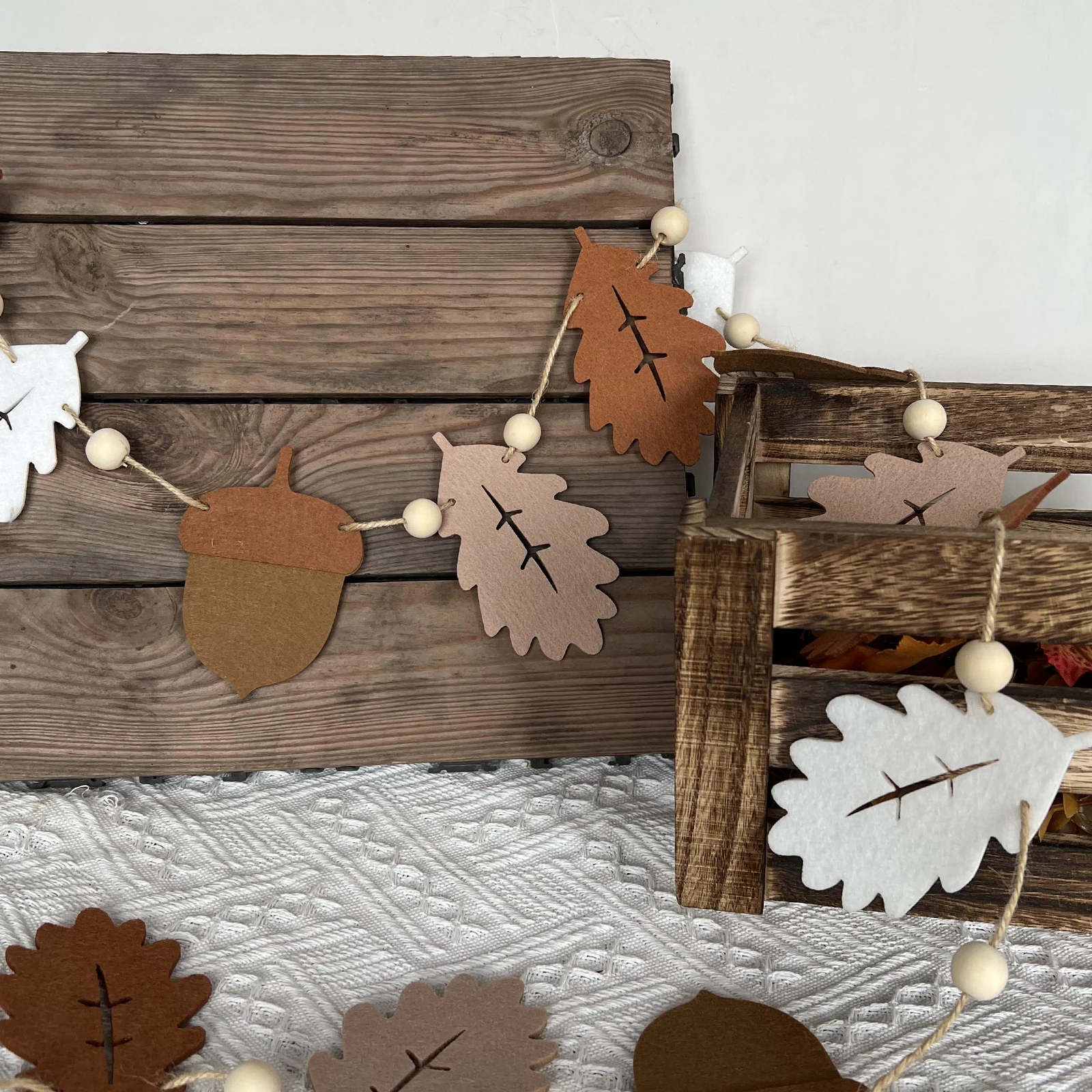 1pc Fall Garland Acorns and Oak Leaves, Neutral Autumn Banner, Felt Leaves and Wood Beads, Thanksgiving Home Decor