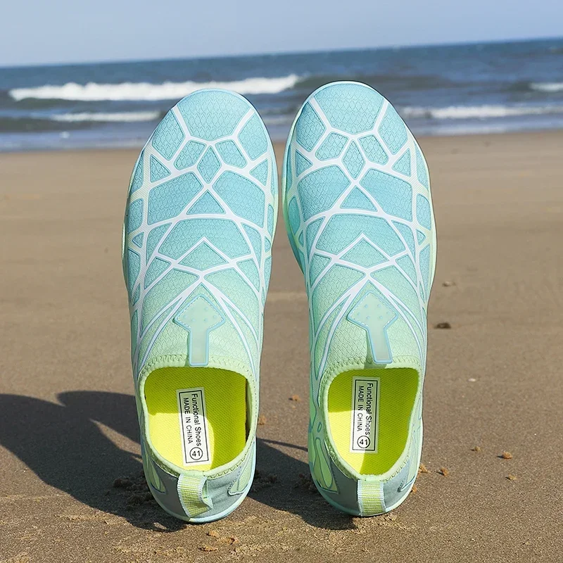 水泳女性屋外ビーチシューズウォータースポーツアクア裸足靴ユニセックスジムランニングシューズ男性女性スニーカーヨガ靴