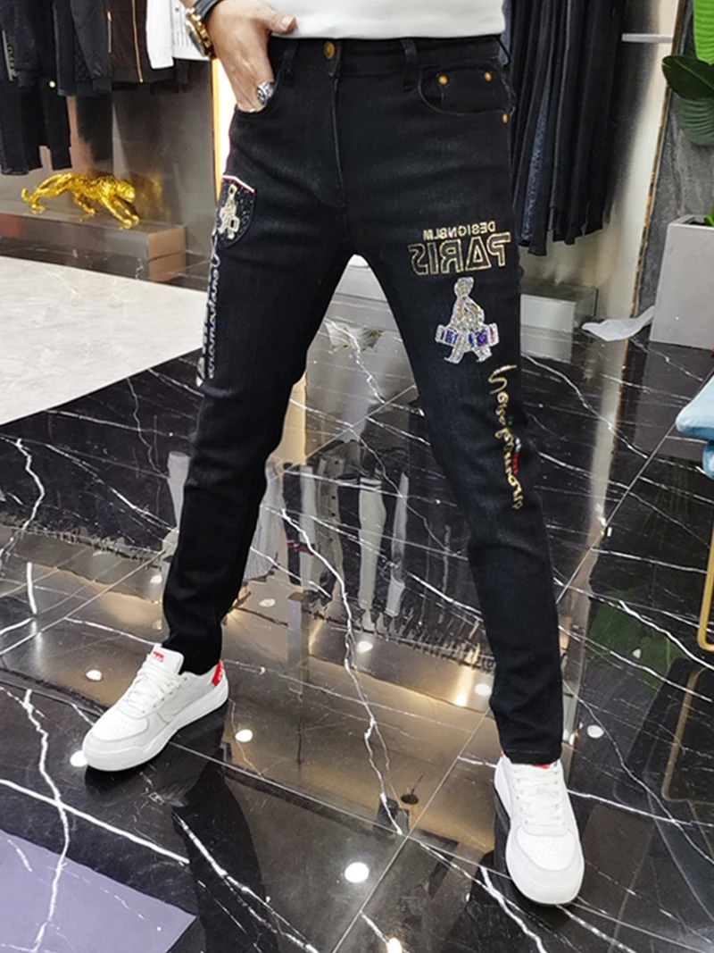 

Модные повседневные мужские джинсы с тяжелой вышивкой и стразами, облегающие длинные брюки, осенний сезон, модные молодежные брюки