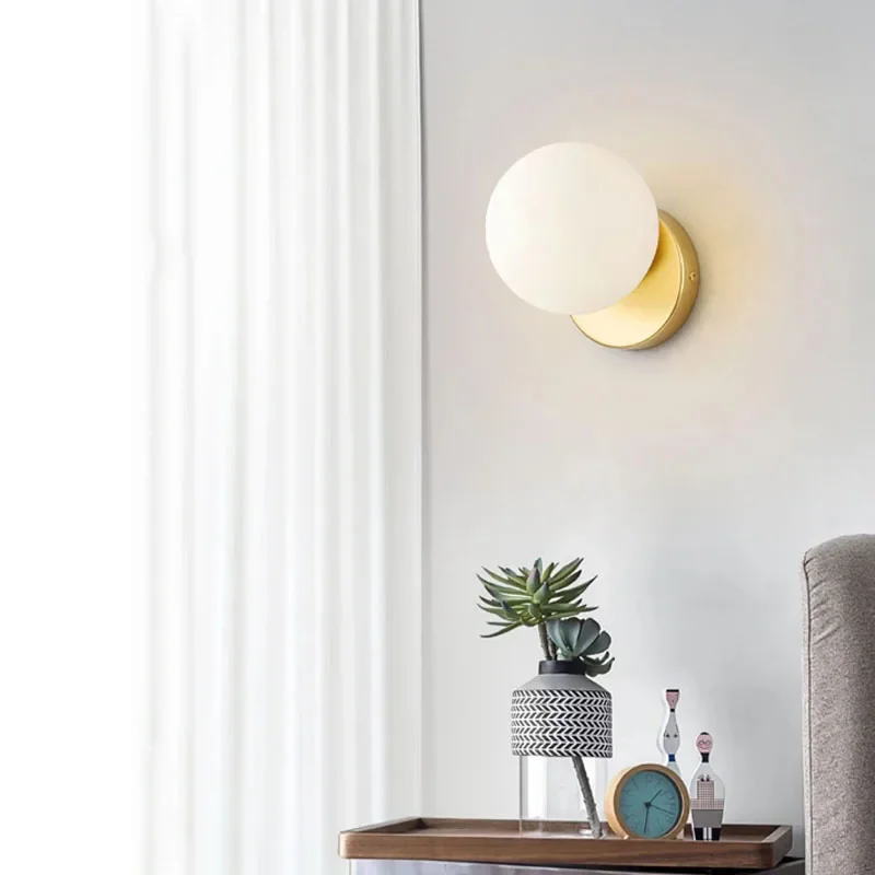 Luz de pared de estilo crema nórdico, lámpara colgante de pasillo minimalista moderna, francesa, creativa, Internet, roja, lámparas de mesita de noche para dormitorio