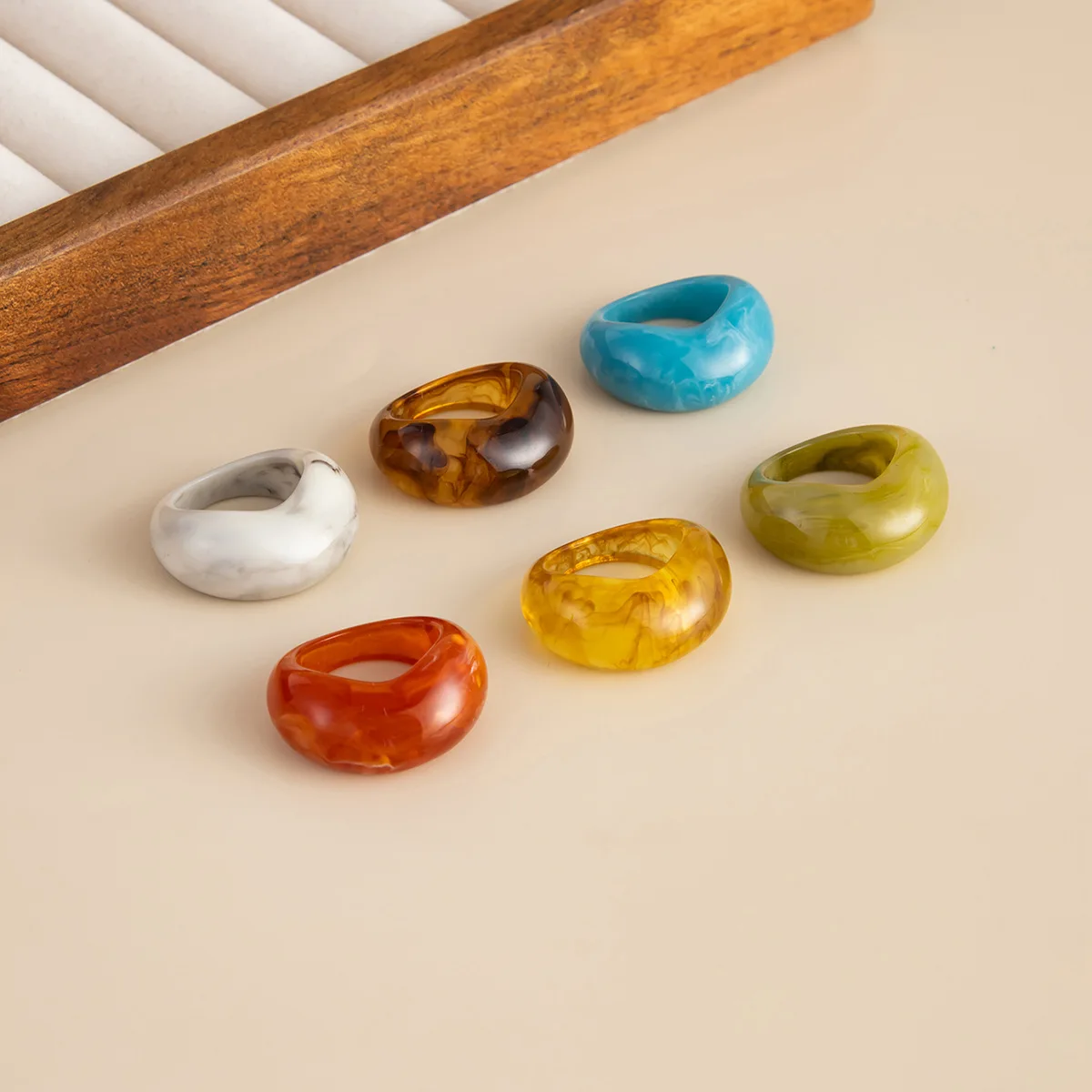 Ins Maillard Style خاتم راتينج دائري صغير على شكل حرف V، خاتم هالة عصري للتنقل، هدية عيد ميلاد عتيقة للحفلات #5