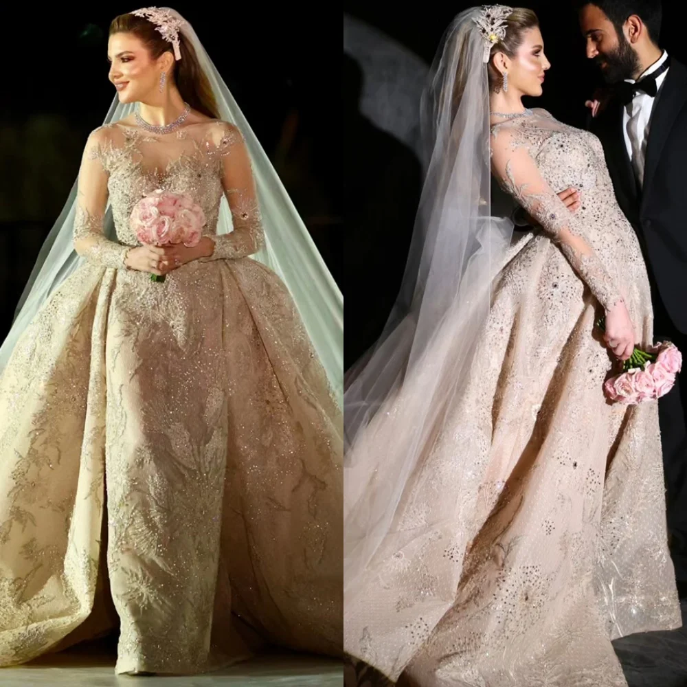 

Customized Exquisite White Organza Wedding Dress Elegant Crew Neck Long Sleeves Bridal Gowns Chapel Train Zipper Back Dress