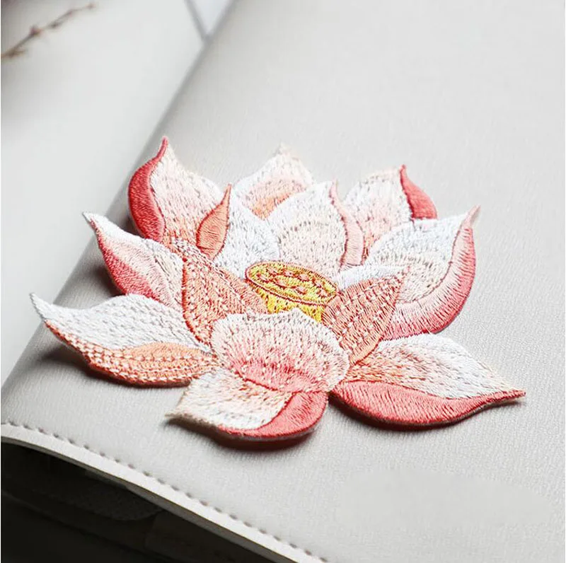 1 Stück Rosa Lotusblumen-Stickerei-Aufnäher für Kleidung, zum Aufbügeln, für Kleider, Taschen, Dekoration, Applikation, DIY-Reparatur – Detail 4