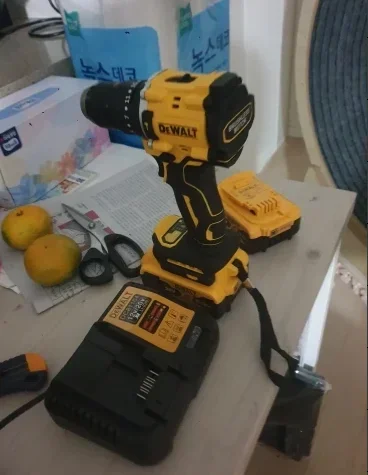 

Original DeWalt 6Ah/5Ah 20V battery replaceable DCD887 DCD805 DCF860 Dcd796 DCG406 DCF880 DCF512 DCD805 power tools battery