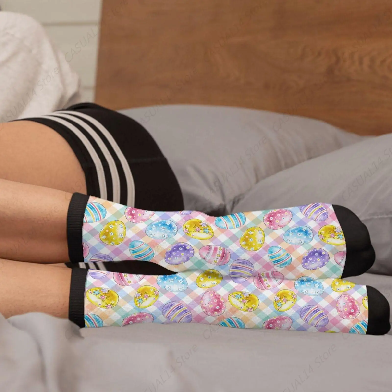 Kaus Kaki Kru Menyenangkan Baru Warna-warni Kotak-kotak Telur Paskah Kaus Kaki Gaun Gila Pria dan Wanita Nyaman Modis