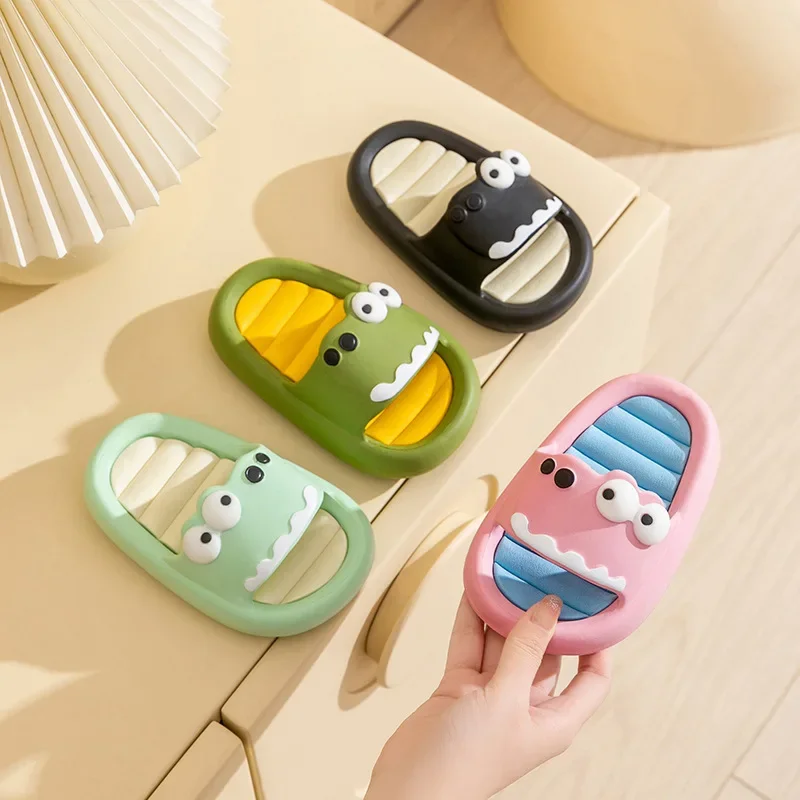 

2024 Cute Children's Slippers Summer Home Indoor Girls Slippers Parent Child Outdoor Slippers Four Seasons Cartoon Dinosaur Boys