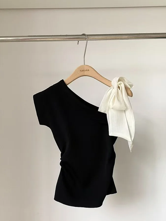 

Summer 2025 Women's ort Sve T-irt Waist Cinched Strap Design ort Length oulder Bared Slim Fit Top Commute Sle Kn...
