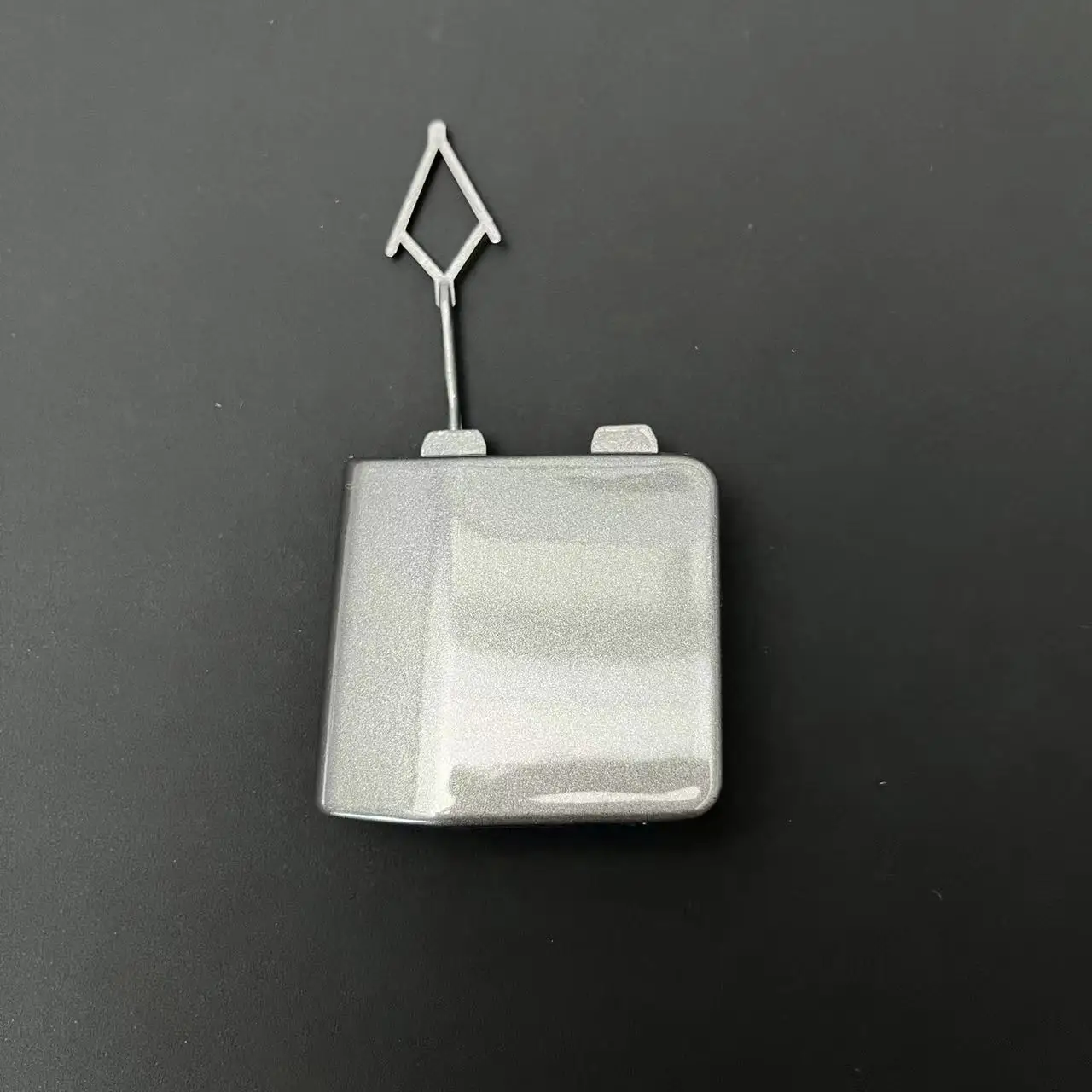 Für VW POLO 2014-2019 Frontstoßstange Anhängerkupplungsabdeckung Abschlepphakenabdeckung Stecker Stoßstangenstecker Weiß – Detail 4