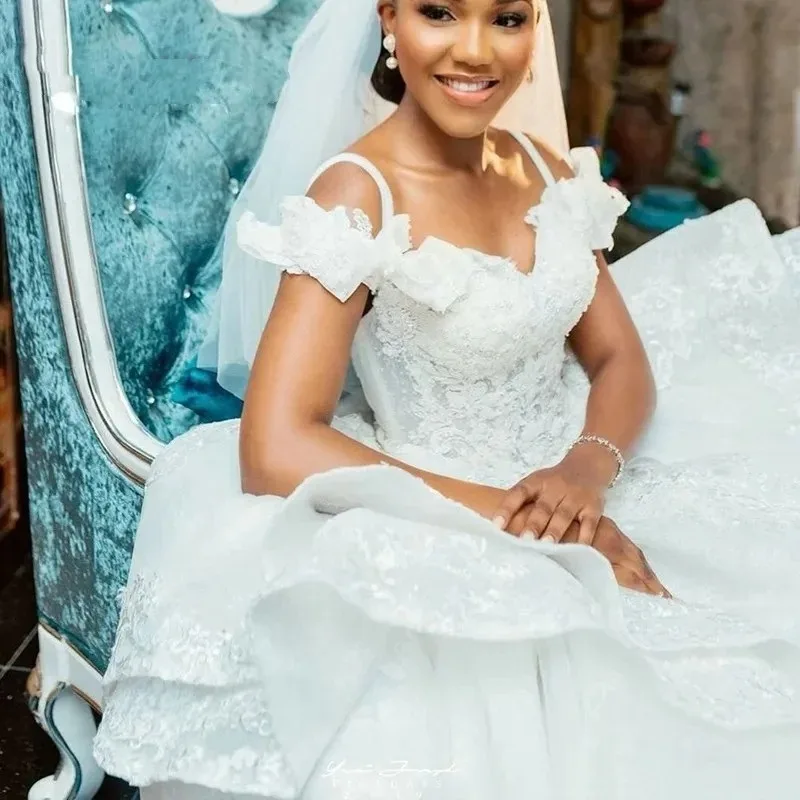 Customized New Princess Ball Gown Wedding Dresses Sweetheart Ruffles Layers Lace Appliques Long Bride Dress African Bridal Gowns