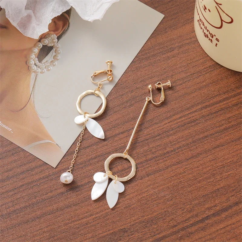 Korean Fashion Shell Flower Tassel Earrings for Women Wedding Simple Versatile Long Asymmetric Clip on Earrings Without Piercing