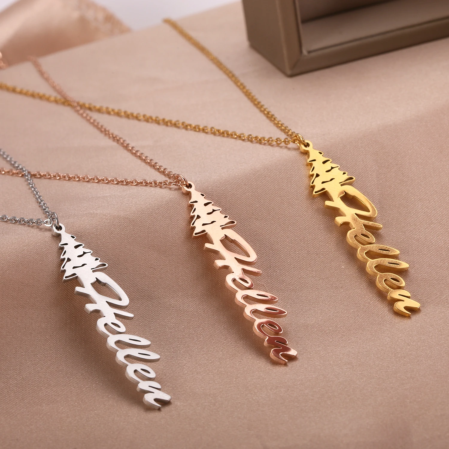 

Ожерелье с вертикальным именем на заказ, нержавеющая сталь, позолоченная 18 карат, дизайн рождественской елки, персонализированные рождественские украшения, подарки для нее