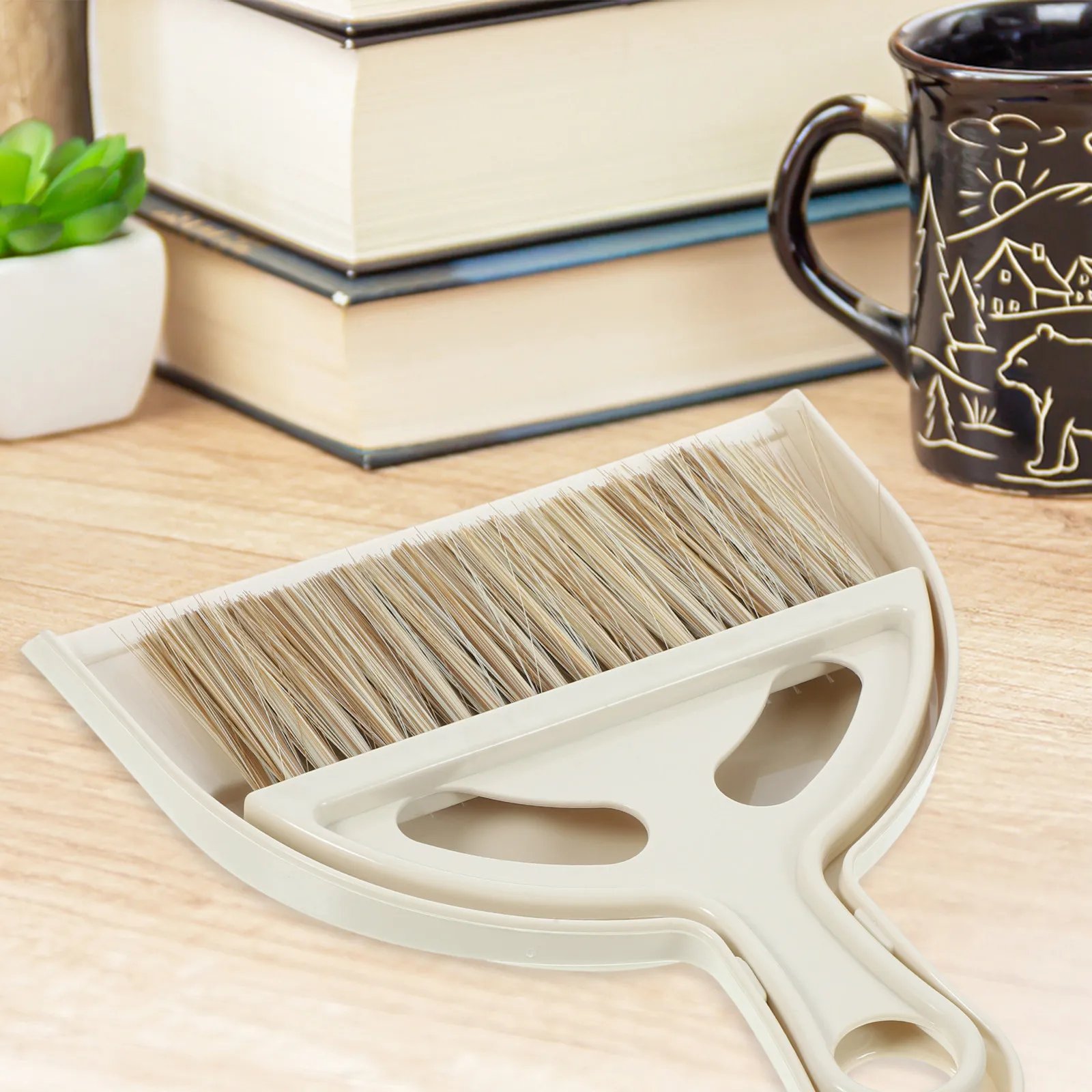 1Set Desktop Mini Dustpan and Brush Set Small Cleaning Tool for Keyboard Car Interior Detailing Multi-Function Portable Handheld