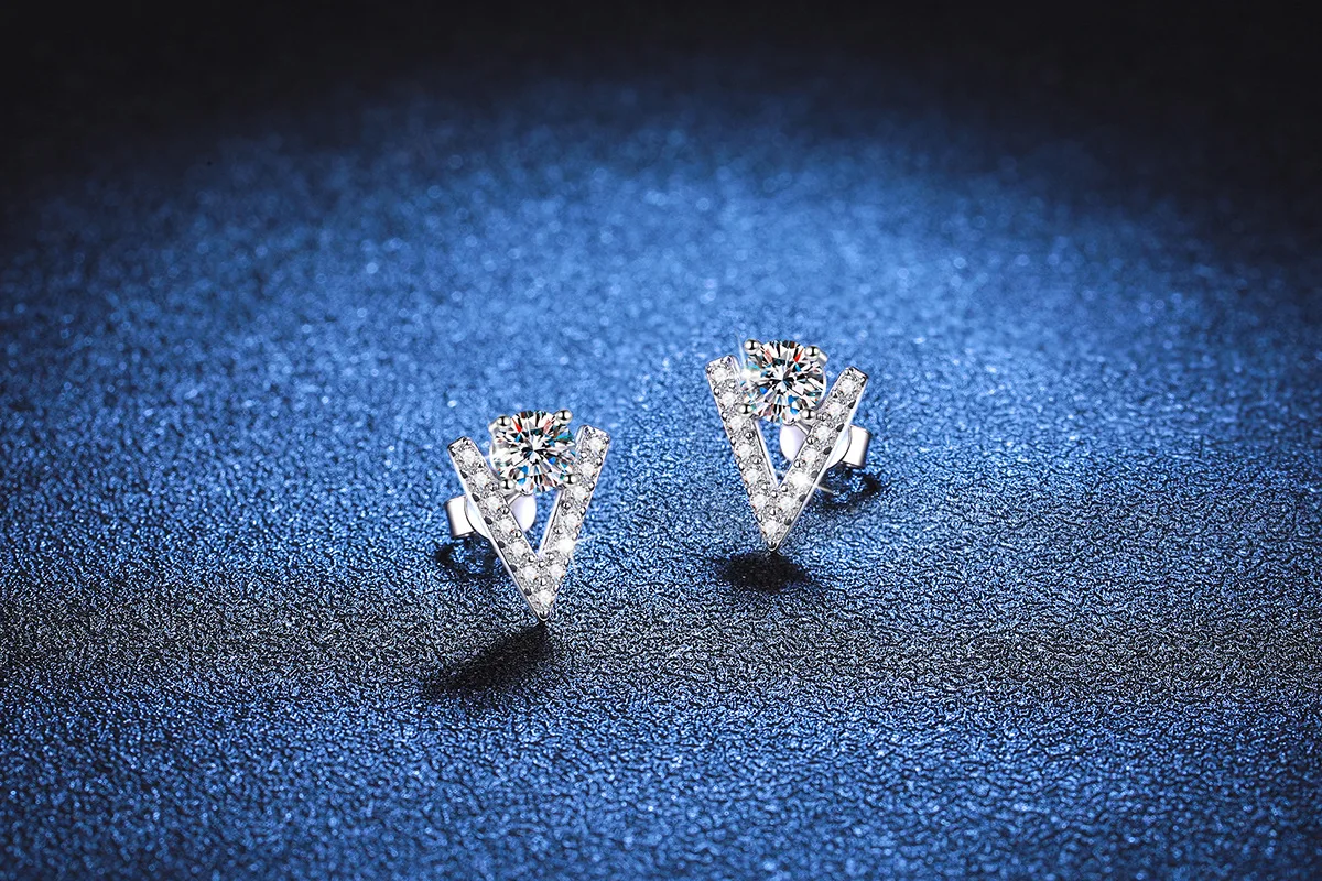 LioraGem Women's Geometric V-Shaped Moissanite Stud Earrings, 50-Point Moissanite Earrings Platinum PT950 Stamp Perfect Gift
