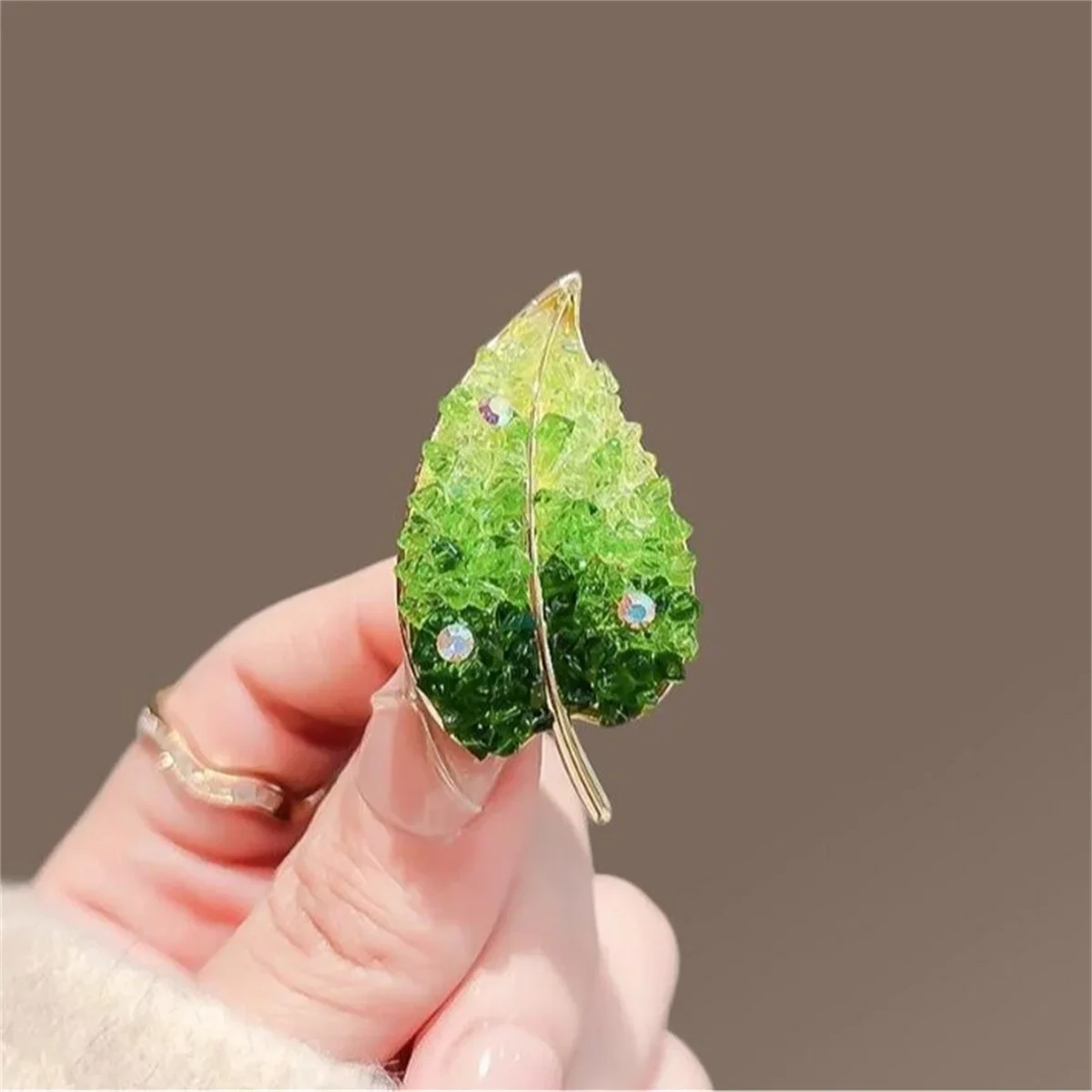 Vintage Style Green Leaf Brooch Crystal Plant Clothing Pin