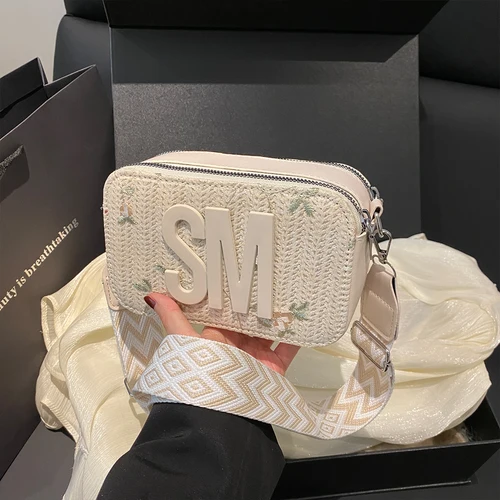 Bolso cruzado de rafia trenzado con bordado Floral para mujer, textura tejida sólida, monograma 3D, correa ligera con patrón ajustable y cremallera