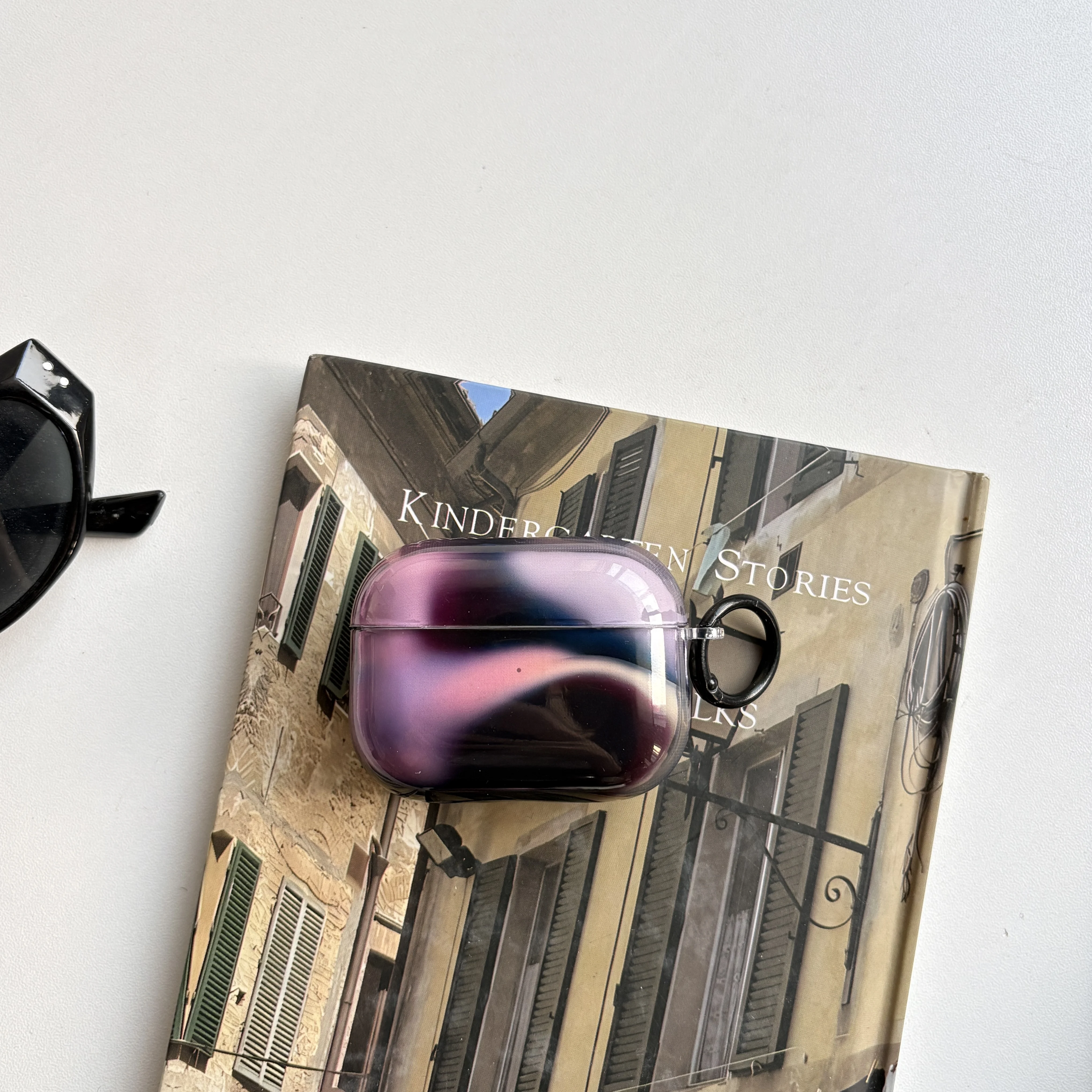 Modische, schlichte, lila-schwarze Farbblock-Schutzhülle für AirPods 1 2 3 4 5 Pro Pro2 Pro3