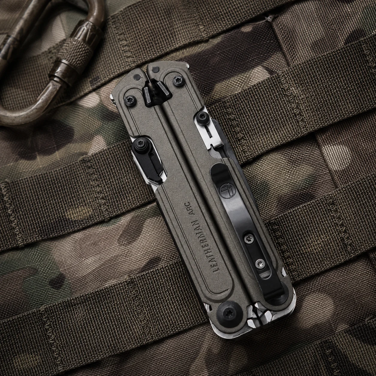 Left-Hand Scalpel / Tritium Adapter for Leatherman FREE P4 P2 ARC, 1.5x6mm Slot, Silver/Black - view 5