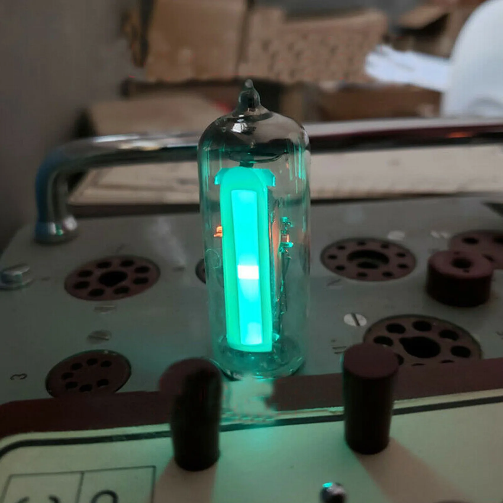 真空アンプバルブ、電子インジケーターチューブ、em84を交換して増幅スピーカーを強化、音質、2個