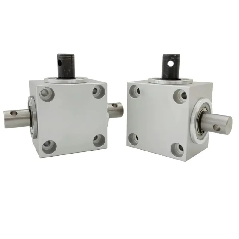 Horizontal Right Angle Steering Gear 3 Output Shaft 1.5 Module 20 Teeth 90 Degree Commutator Gear Ratio 1:1 Max 2000RPM 750N BB