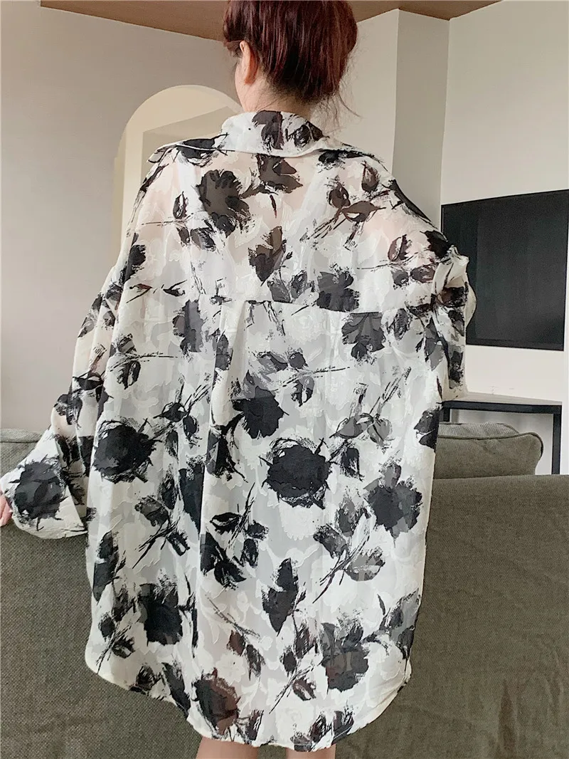 Korean Style Loose Single breasted Thin Sun Protection Coats for Women Long Sleeve Turn-down Collar Fashion Printing Lady Shirts