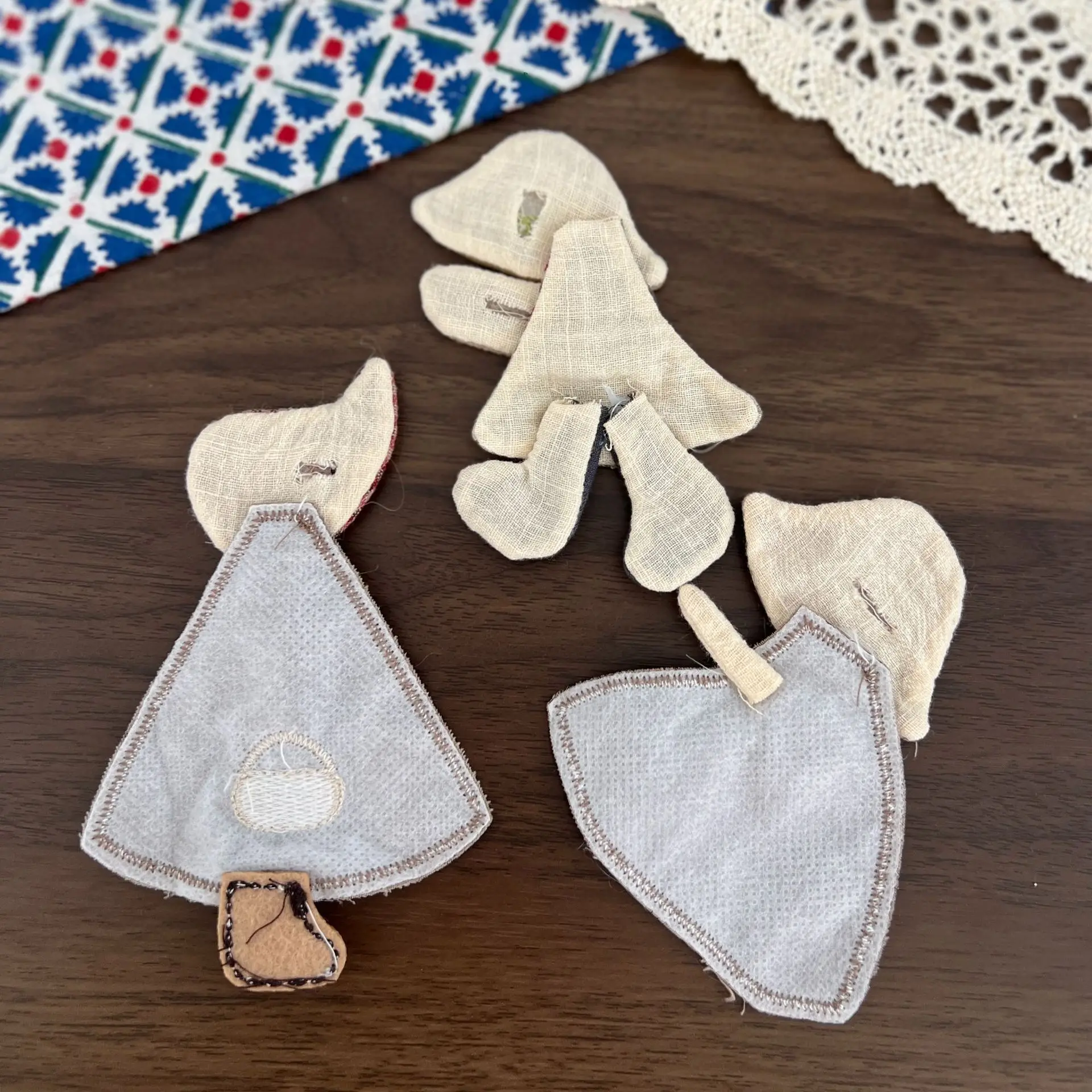 Brooch Pin DIY Accessory Cute Girl Floral Dress Fabric Patch Craft Supply for Scarf Hat Bag Decoration Lightweight Multicolor