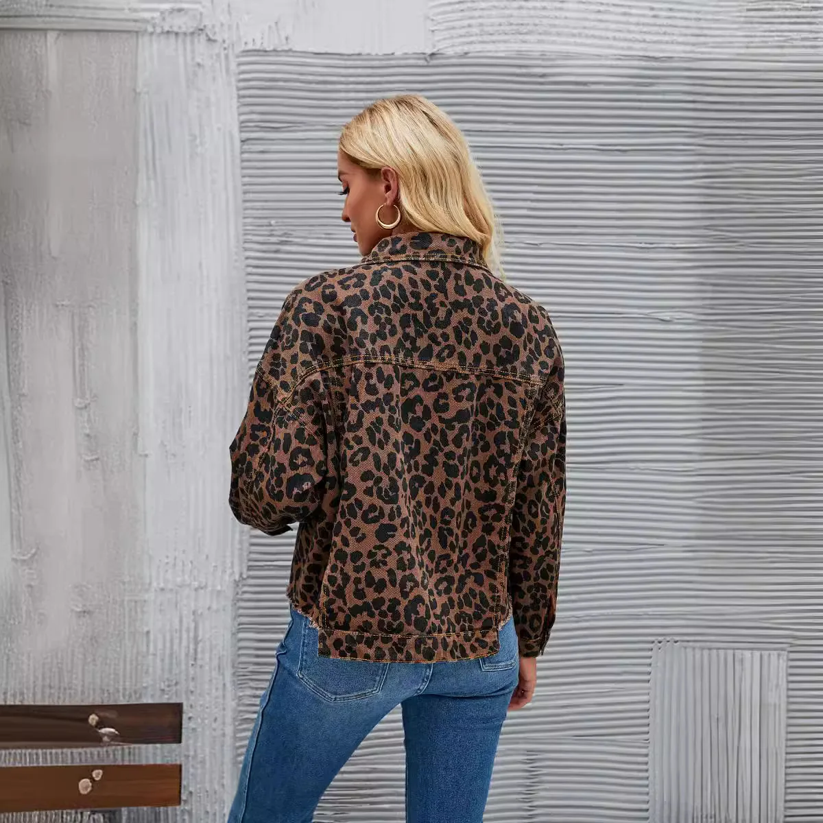 Giacca corta da donna autunno inverno nuova moda casual pendolare bavero a maniche lunghe con stampa leopardata giacca corta in denim a maniche lunghe