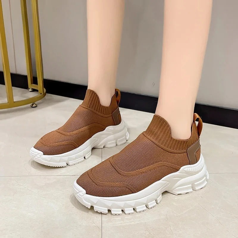 

Новые удобные женские кроссовки на танкетке, повседневные слипоны, однотонные кроссовки для бега, дышащие прогулочные туфли 2026, размеры 35-40