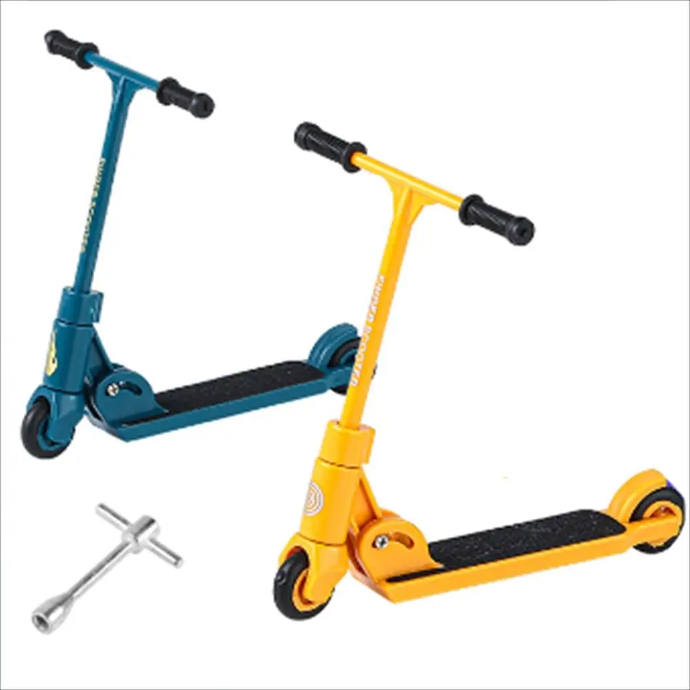 Giocattolo sportivo pieghevole Finger Scooter due ruote multicolore Mini Scooter simulazione plastica Finger Skateboards bomboniere