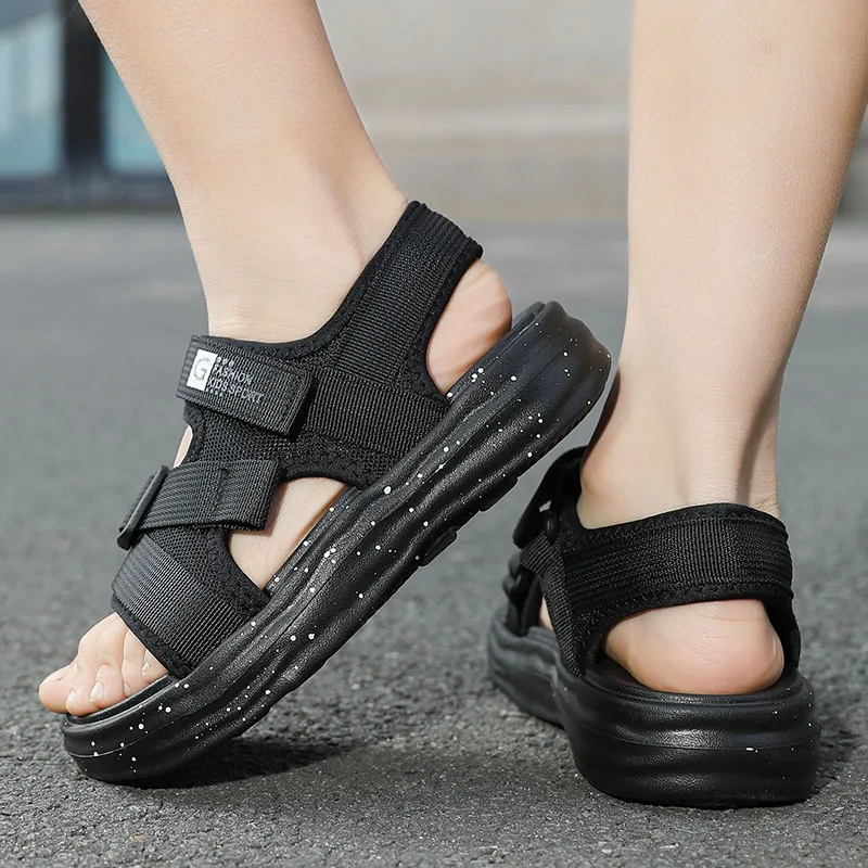 A Pair of Summer Wear-Resistant Fashionable Sandals, Simple Soft-Soled Beach Shoes, Outdoor Sports Children's Shoes