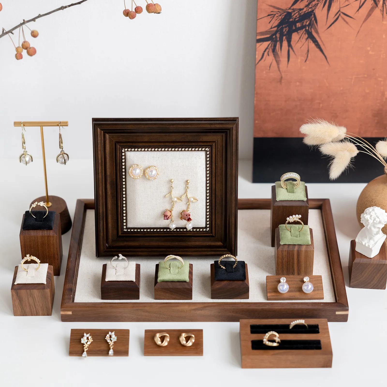 

1 шт. квадратная подставка для колец из орехового дерева — идеально подходит для туалетной столика и бутиковой дисплеи