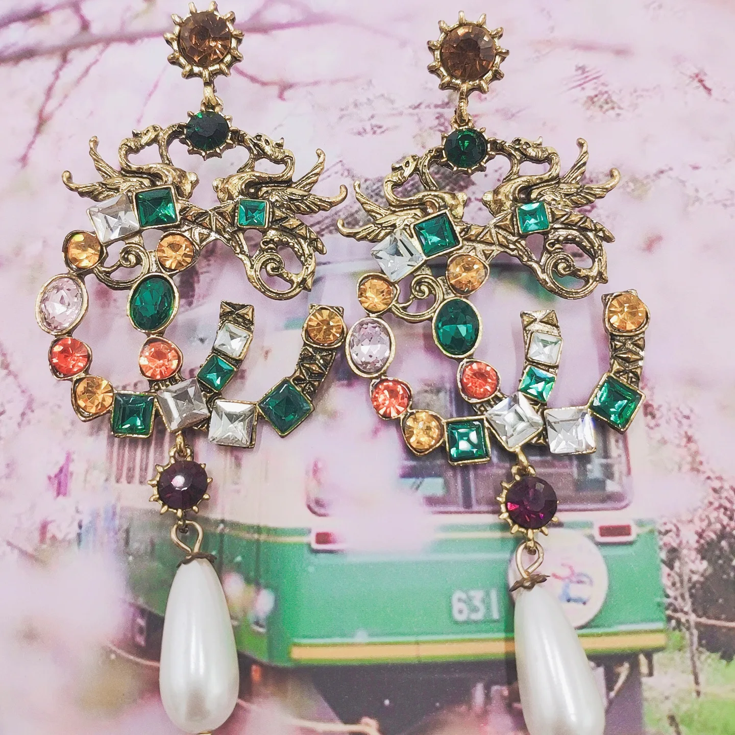 202 Korean foreign trade wholesale, new colorful glass earrings exaggerated retro white pearl fringed earrings women