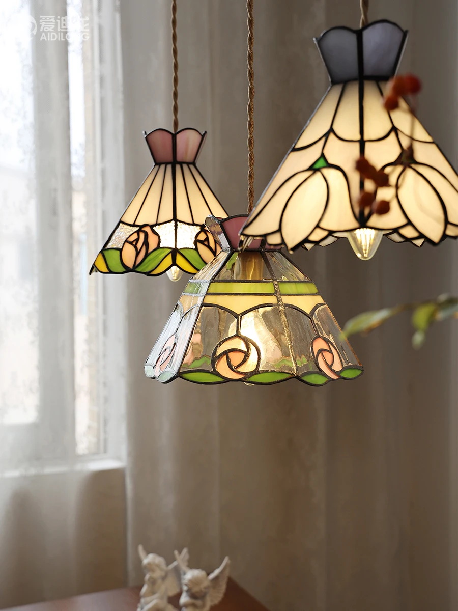 

Французская ретро-люстра ручной работы из витражного стекла с розами, крыльцо, ресторан, бар, окно, балкон