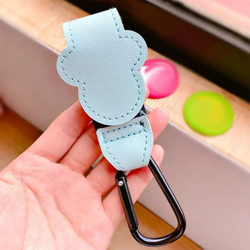 1/2 stücke Baby Kinderwagen Haken Clips PU Leder Drehbare Warenkorb Organizer Kinderwagen Haken Kinderwagen Drehen 360 Grad Kinderwagen Zubehör – Detail 2