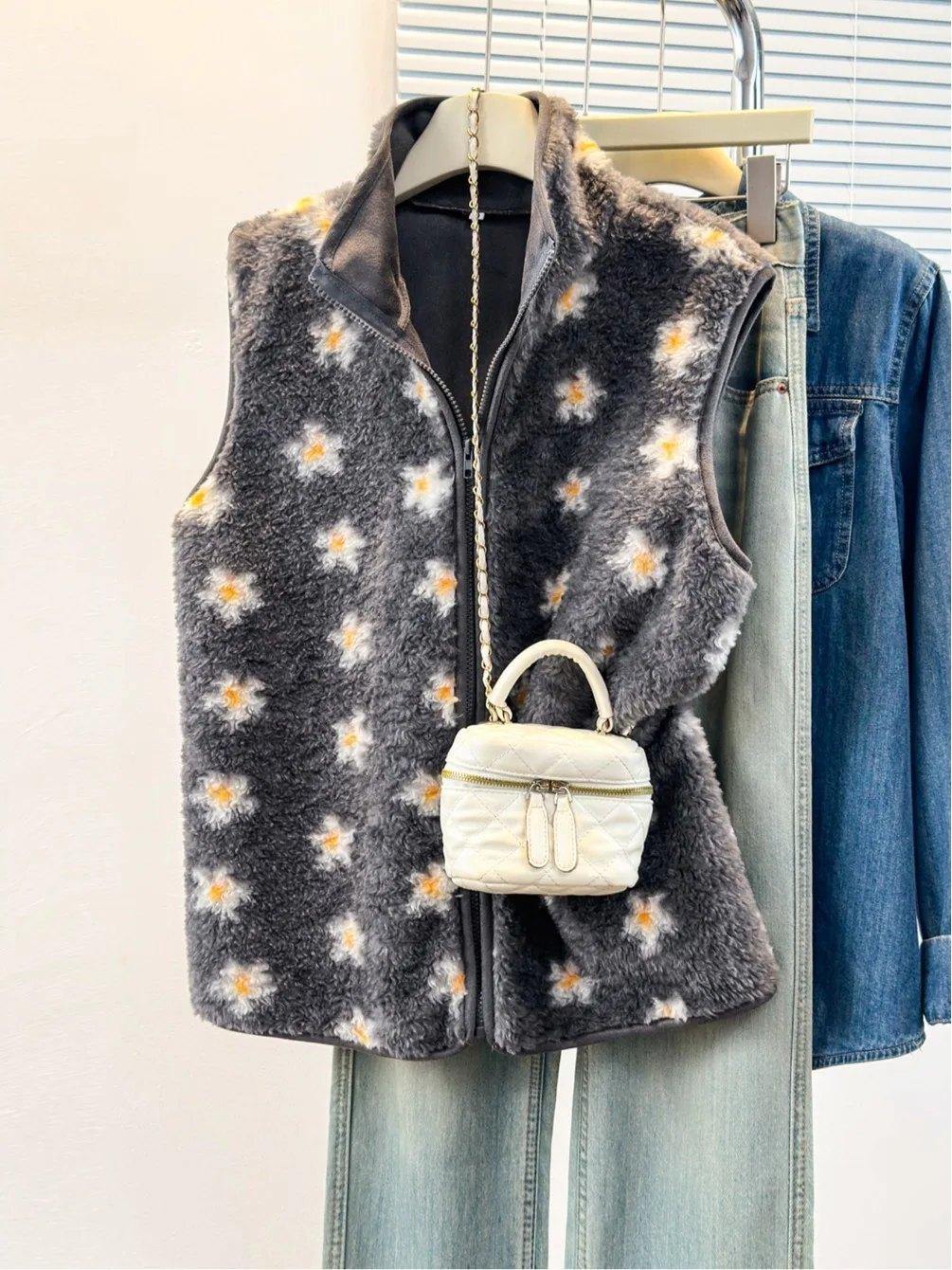 Ladies Loose Furry Floral Contrast Color Vest Vintage Sweet Style Luxury Brand Tailored Goods Polyester Fiber Outerwear
