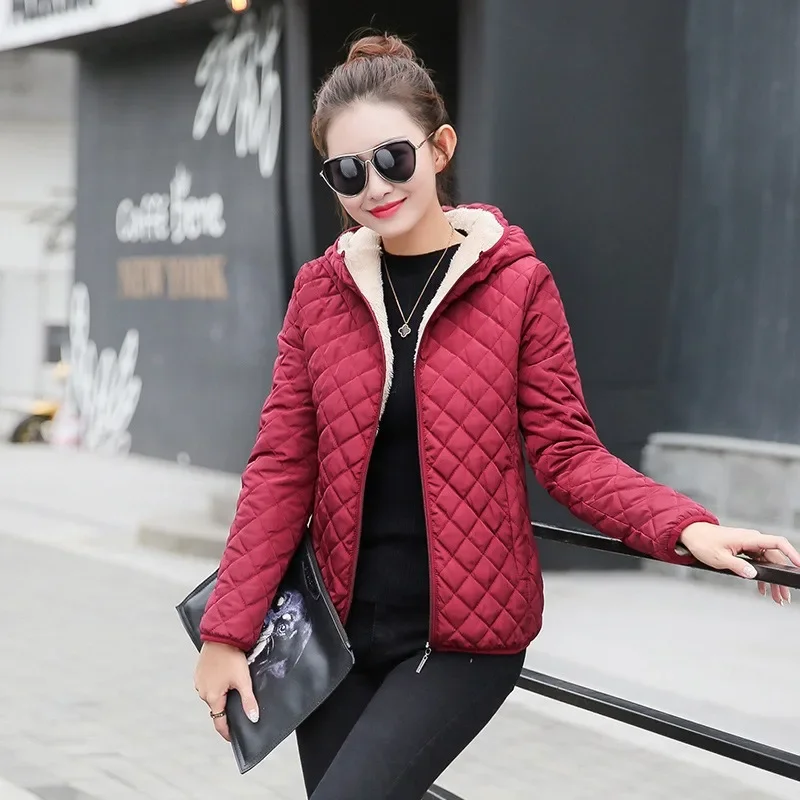 New Short Casual Plus Size Cotton Jacket for Women, Lightweight and Slimming, with Added Fleece Lamb Wool Hooded Cotton Jacket