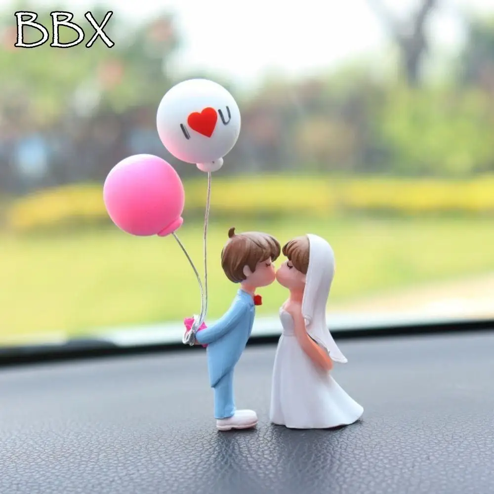 

Get Married Car Ornaments Wedding Dress Resin Cartoon Couples Model Toys Kiss Balloon Creative Kiss Balloon Action Figure