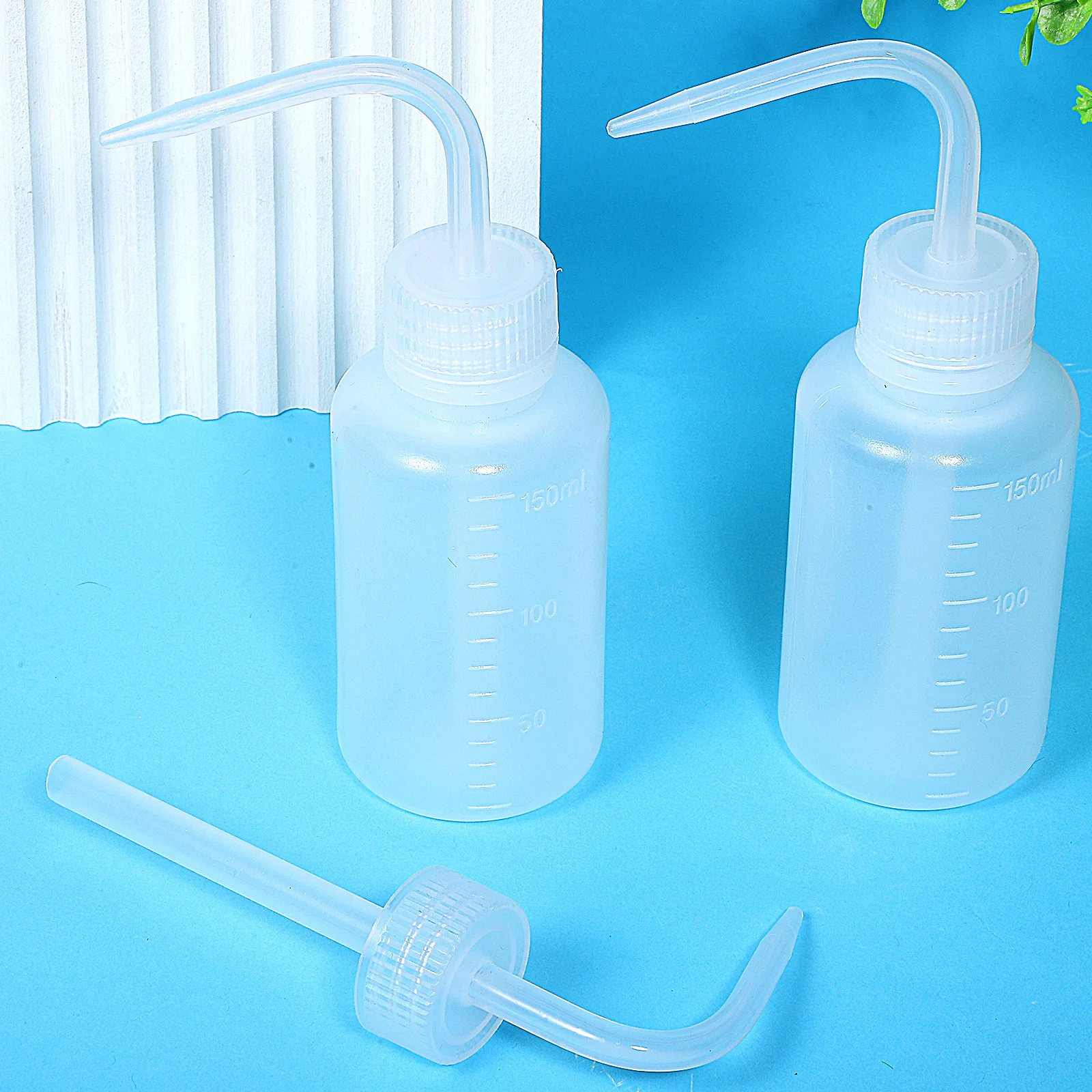 

3Pcs Plastic Squeeze Bottle Wash Bottle with Graduations Leakproof Cap for Indoor Plants Lab Equipment Small Watering Container