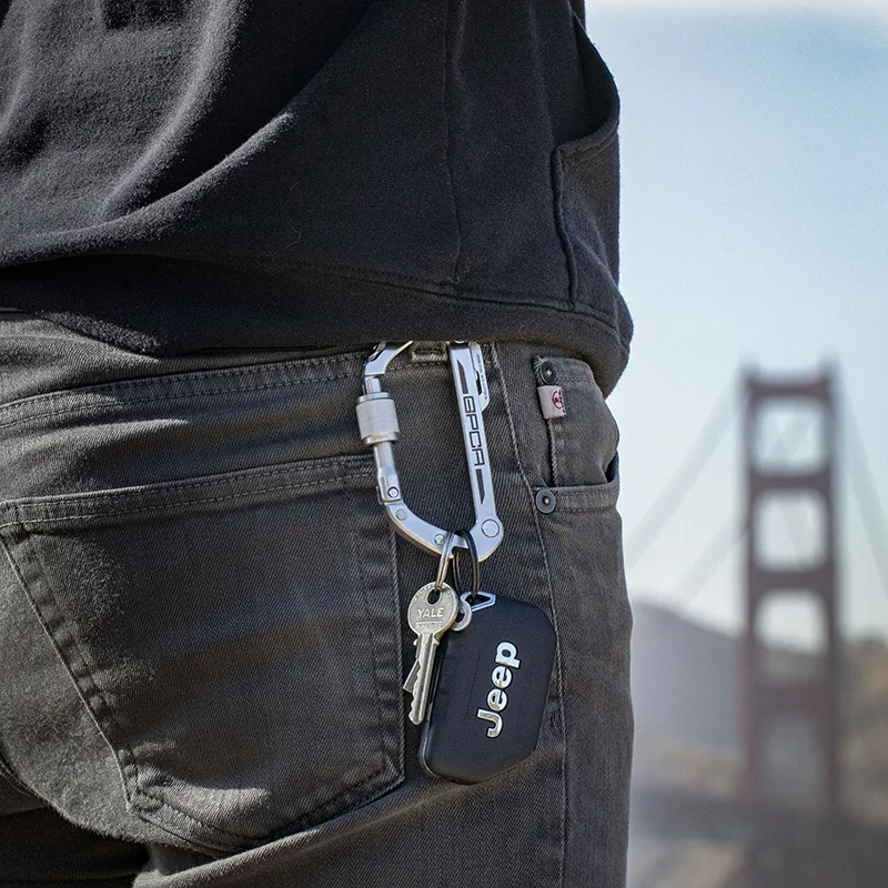 Multi Functional Combination Outdoor Portable EDC Quick Hanging Self-defense Titanium Alloy Mountain Buckle Cutting Tool