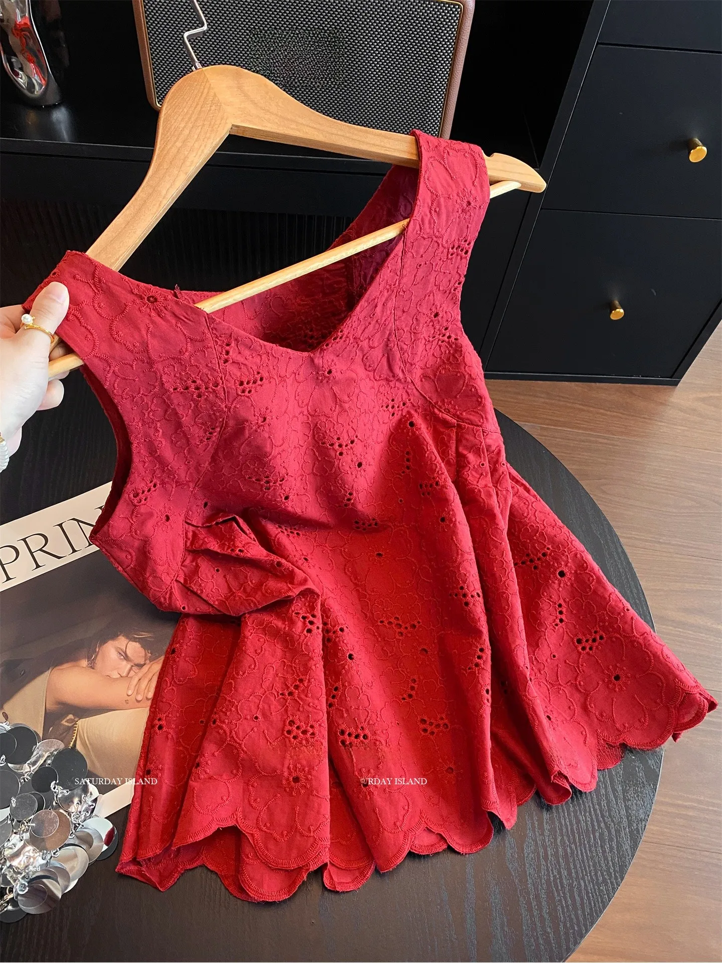 

Новый китайский жилет с вышивкой и v-образным вырезом, женский летний жилет 2025 года, винтажный универсальный топ с высокой талией, облегающий крой