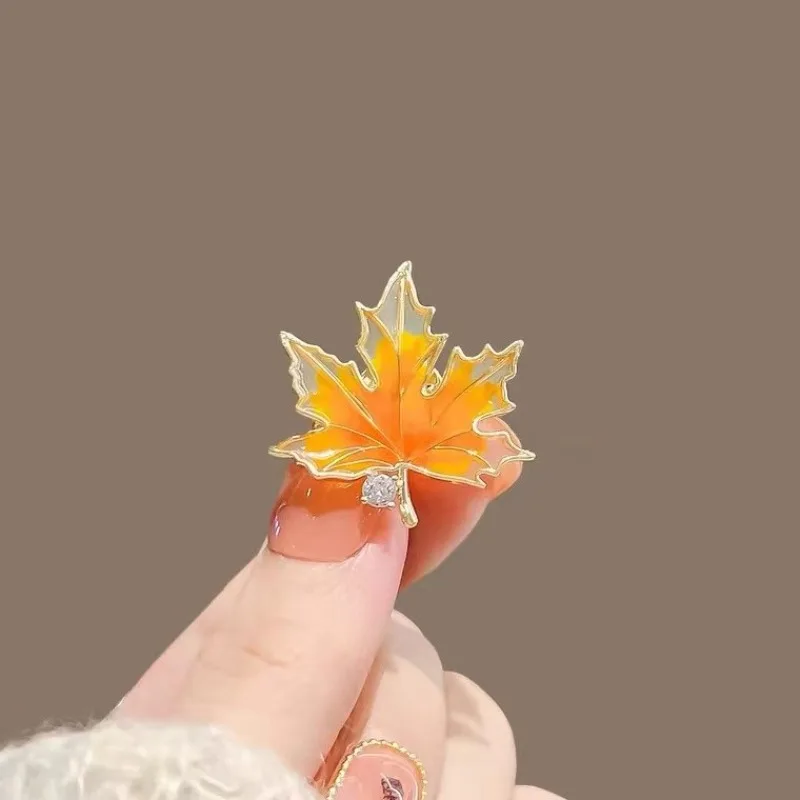 Yellow Maple Leaf Brooches Enamel Ginkgo Leaf Plant Pins Vintage Badge Girl Clothes Jewelry Ornament Accessories Party Gift