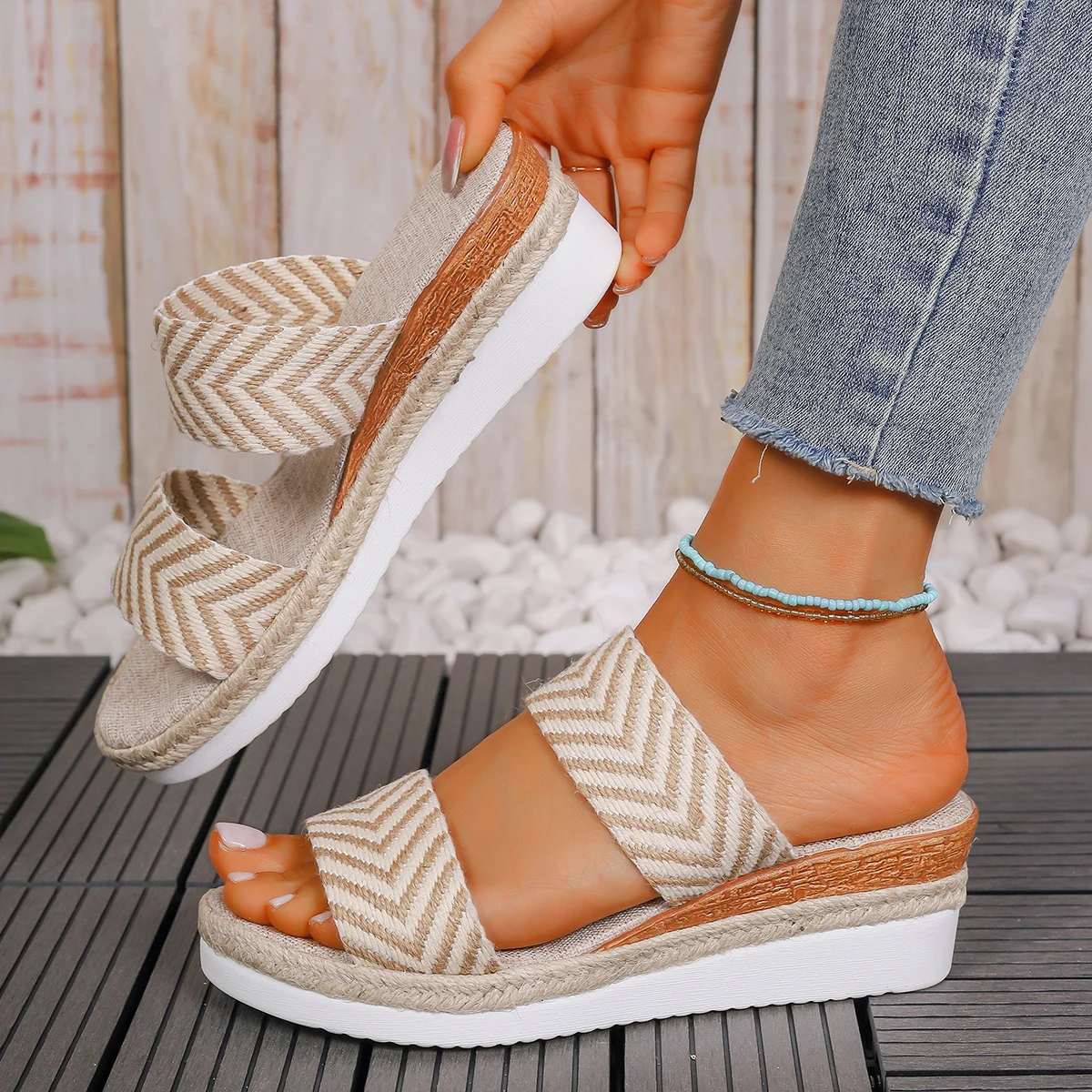 Women Wedges Slippers New Fashion Lightweight Women Sandals Anti-Slip Wear-Resistant Soft Soled Platform Slippers Slides Women