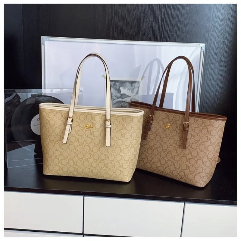 

Стильная кожаная сумка-кроссбоди: простая, но элегантная, также идеально подходит как винтажная и функциональная сумка для подгузников.